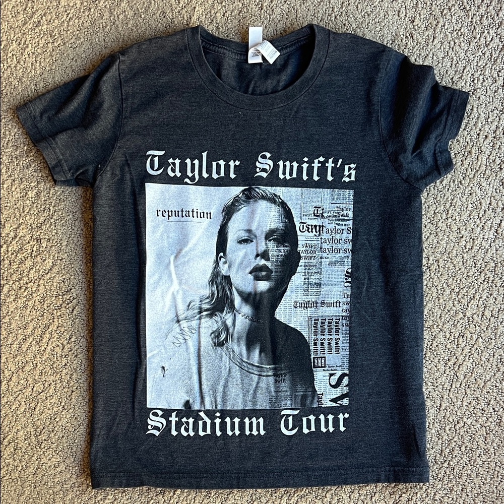 Taylor Swift Reputation Tour youth medium